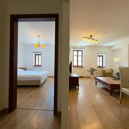 Spacious By Bookinghost شقة