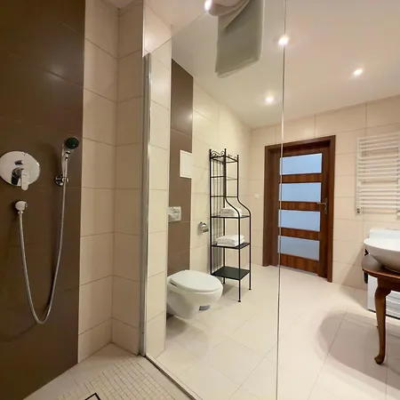Spacious By Bookinghost شقة يلينيا غورا